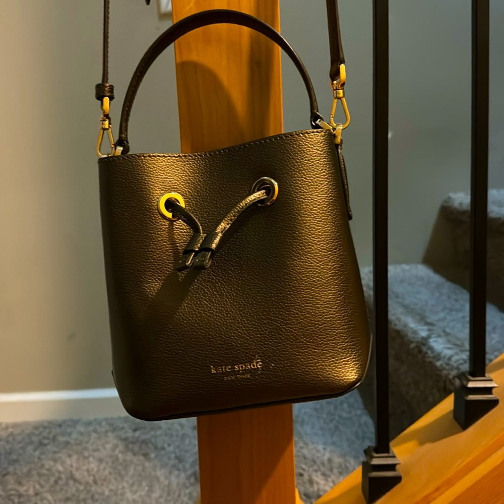 Beautiful Kate Spade cross body purse.